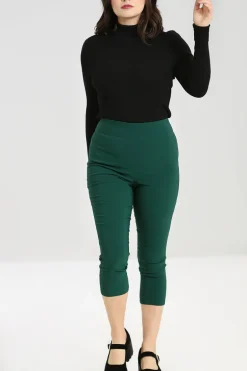 Dionne Capris