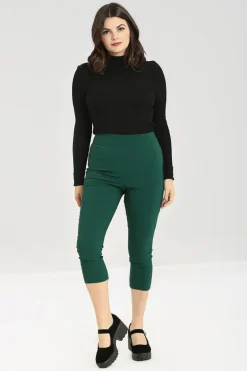 Dionne Capris