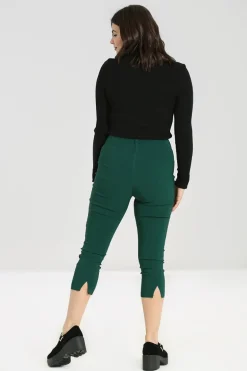 Dionne Capris