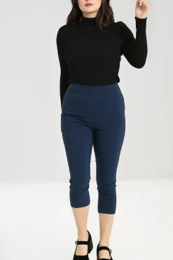 Dionne Capris